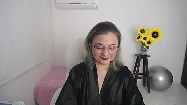 Snapshot of ana_milf chatting on December 2, 2025, 1:35 pm ana milf online show from December 2, 2025, 1:35 pm