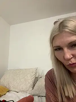 Snapshot of DaisyTailor chatting on June 20, 2026, 6:51 am DaisyTailor online show from June 20, 2026, 6:51 am