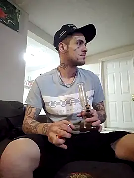 Snapshot of jayson902 chatting on December 14, 2025, 10:37 pm jayson902 online show from December 14, 2025, 10:37 pm