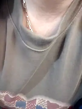 Snapshot of Mie610 chatting on November 9, 2025, 2:32 pm Mie610 online show from November 9, 2025, 2:32 pm