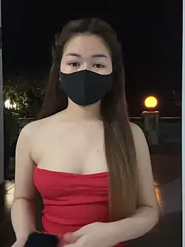 Snapshot of BabyThree_ chatting on November 25, 2025, 1:33 pm BabyThree online show from November 25, 2025, 1:33 pm