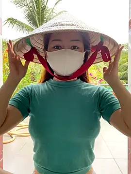 Snapshot of BabyThree_ chatting on October 31, 2025, 8:11 am BabyThree online show from October 31, 2025, 8:11 am