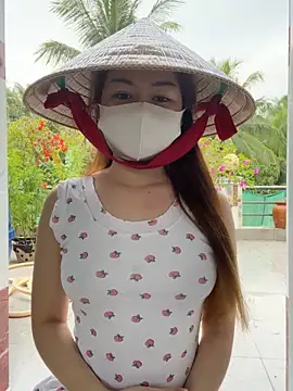 Snapshot of BabyThree_ chatting on November 4, 2025, 9:24 am BabyThree online show from November 4, 2025, 9:24 am