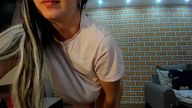 Snapshot of hottitsAnna chatting on December 13, 2025, 8:04 pm hottitsAnna online show from December 13, 2025, 8:04 pm