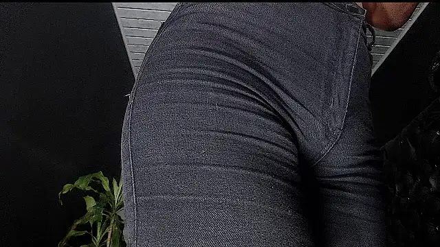 Snapshot of Kitie_Petarda chatting on October 25, 2025, 6:19 pm Kitie Petarda online show from October 25, 2025, 6:19 pm