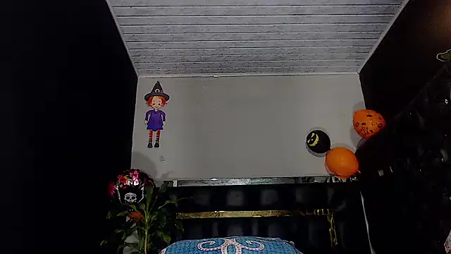 Snapshot of Kitie_Petarda chatting on November 10, 2025, 7:13 am Kitie Petarda online show from November 10, 2025, 7:13 am