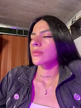 liss hot  online show from October 9, 2025, 8:42 pm