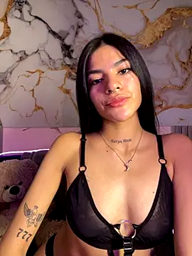 liss hot  online show from November 12, 2025, 9:51 pm