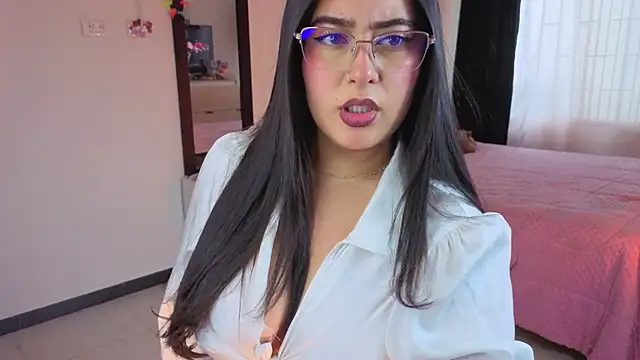 Snapshot of serenna_se chatting on June 8, 2026, 8:31 pm serenna se online show from June 8, 2026, 8:31 pm