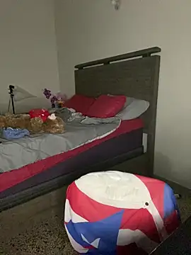 Snapshot of ladycreamypr2 chatting on March 4, 2026, 5:37 am ladycreamypr2 online show from March 4, 2026, 5:37 am