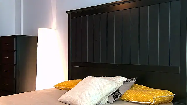 Snapshot of Yanira_Muslim chatting on October 13, 2025, 4:14 am Yanira Muslim online show from October 13, 2025, 4:14 am