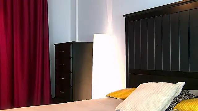 Snapshot of Yanira_Muslim chatting on November 1, 2025, 5:03 am Yanira Muslim online show from November 1, 2025, 5:03 am