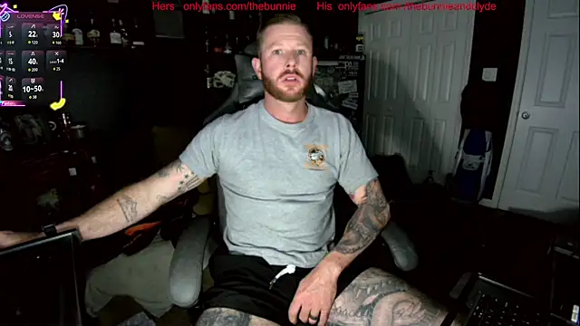 Snapshot of chillinthemosttt chatting on October 20, 2025, 12:45 am chillinthemosttt online show from October 20, 2025, 12:45 am