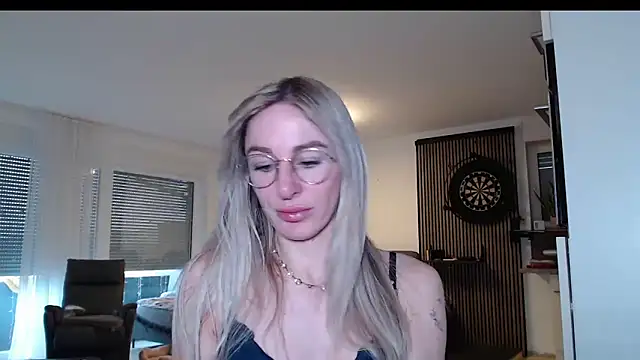 Liana Lou online show from March 8, 2026, 7:44 am