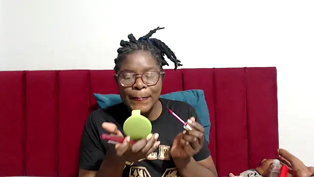 Mochabae online show from October 10, 2025, 4:08 pm