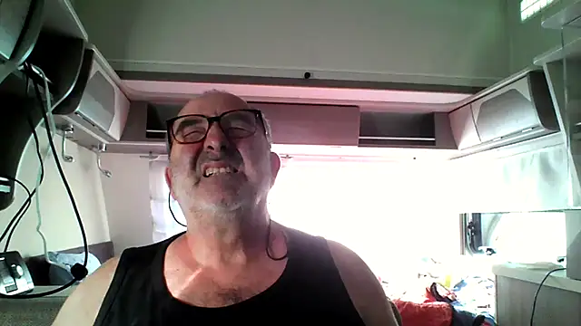 Snapshot of gillou1234 chatting on July 27, 2026, 5:20 pm gillou1234 online show from July 27, 2026, 5:20 pm