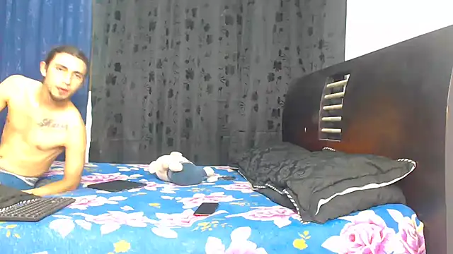 Snapshot of Hot_Sharks_ chatting on November 4, 2025, 7:23 am Hot Sharks online show from November 4, 2025, 7:23 am