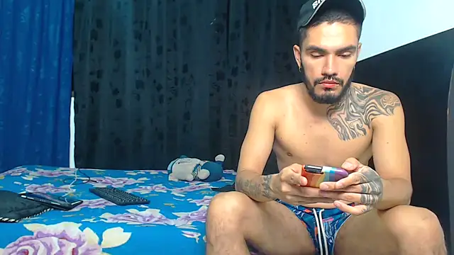 Snapshot of Hot_Sharks_ chatting on November 28, 2025, 3:17 am Hot Sharks online show from November 28, 2025, 3:17 am