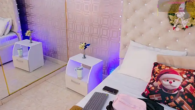 Snapshot of Sara_Desire chatting on November 27, 2025, 12:16 pm Sara Desire online show from November 27, 2025, 12:16 pm