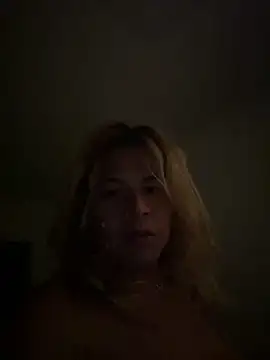 allissonw13 online show from May 4, 2026, 4:16 am