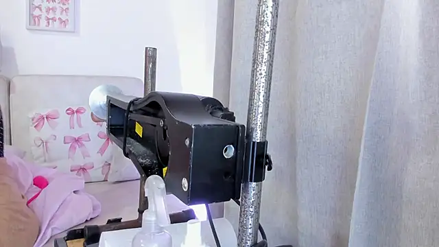 Snapshot of Malka_Burning chatting on October 8, 2025, 8:09 pm Malka Burning online show from October 8, 2025, 8:09 pm