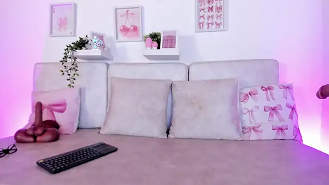 Snapshot of Malka_Burning chatting on November 15, 2025, 7:07 pm Malka Burning online show from November 15, 2025, 7:07 pm