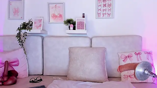 Snapshot of Malka_Burning chatting on October 19, 2025, 8:11 pm Malka Burning online show from October 19, 2025, 8:11 pm