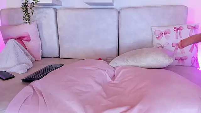 Snapshot of Malka_Burning chatting on October 16, 2025, 8:06 pm Malka Burning online show from October 16, 2025, 8:06 pm