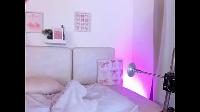 Snapshot of Malka_Burning chatting on November 12, 2025, 8:34 pm Malka Burning online show from November 12, 2025, 8:34 pm