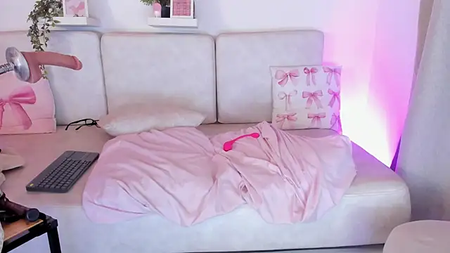 Snapshot of Malka_Burning chatting on October 25, 2025, 7:36 pm Malka Burning online show from October 25, 2025, 7:36 pm