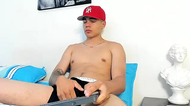 Snapshot of santiago_sosa24 chatting on March 18, 2026, 12:03 am santiago sosa24 online show from March 18, 2026, 12:03 am