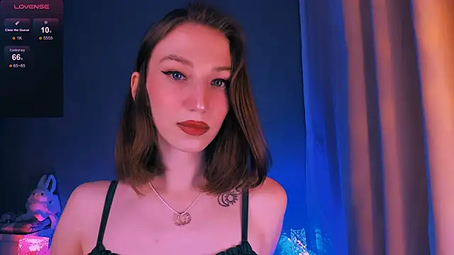 ellaamber online show from December 15, 2025, 10:04 pm