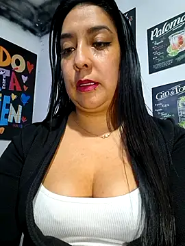 Snapshot of Bella_keny chatting on February 13, 2026, 7:58 pm Bella keny online show from February 13, 2026, 7:58 pm