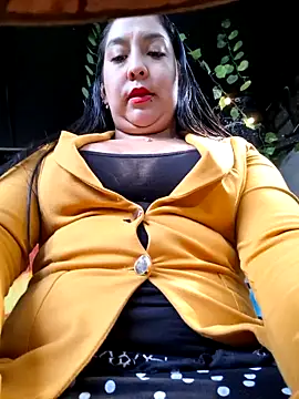 Snapshot of Bella_keny chatting on November 21, 2025, 6:29 pm Bella keny online show from November 21, 2025, 6:29 pm