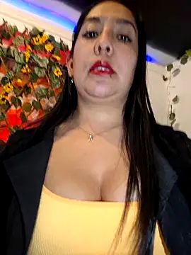 Snapshot of Bella_keny chatting on October 16, 2025, 7:44 pm Bella keny online show from October 16, 2025, 7:44 pm