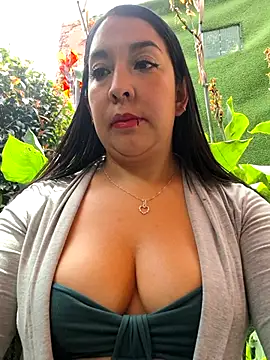 Snapshot of Bella_keny chatting on March 5, 2026, 4:14 pm Bella keny online show from March 5, 2026, 4:14 pm