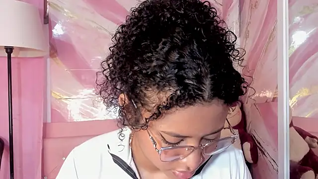 JessyZoe online show from October 21, 2025, 2:27 pm