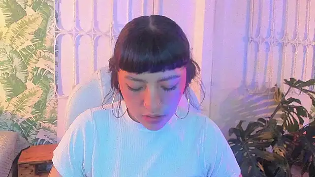 cute hollywood online show from February 4, 2026, 12:00 pm