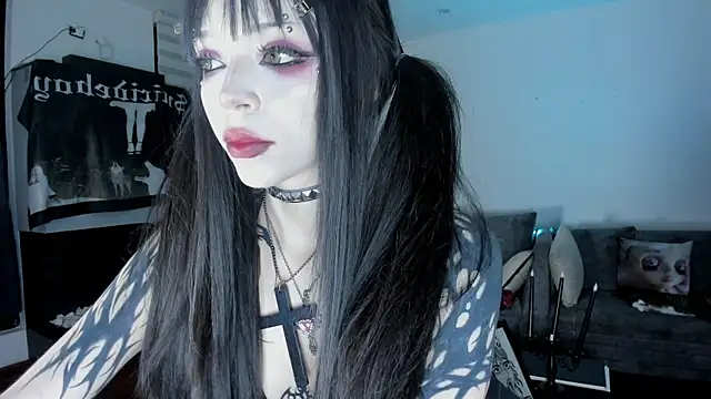 Snapshot of SophieHill_gh chatting on April 28, 2026, 11:42 pm SophieHill gh online show from April 28, 2026, 11:42 pm