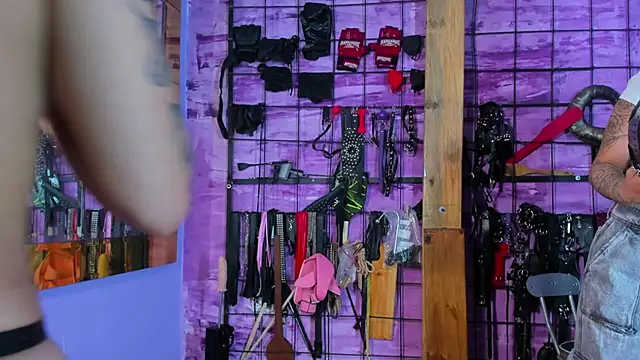 alexia aitanaa  online show from February 10, 2026, 7:35 pm