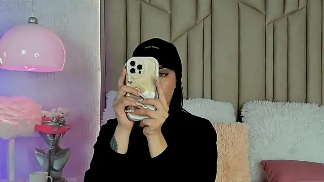 Snapshot of AudreyElla chatting on October 30, 2025, 5:17 am AudreyElla online show from October 30, 2025, 5:17 am