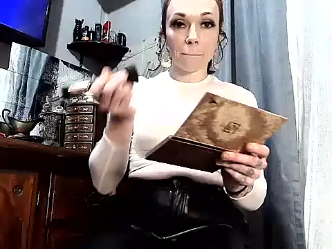 Snapshot of Genevieve143 chatting on July 14, 2026, 4:57 pm Genevieve143 online show from July 14, 2026, 4:57 pm