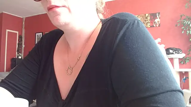 Snapshot of cruellaculdenfer67 chatting on June 11, 2026, 7:38 am cruellaculdenfer67 online show from June 11, 2026, 7:38 am