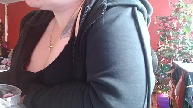 cruellaculdenfer67 online show from December 22, 2025, 9:20 am