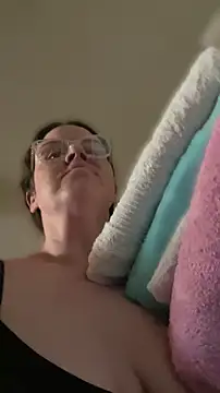 velvetta  online show from April 18, 2026, 5:15 pm