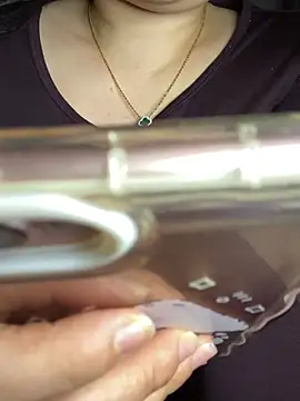 Snapshot of Julibeng chatting on December 12, 2024, 5:15 pm Julibeng online show from December 12, 2024, 5:15 pm