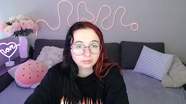 Snapshot of Mini_Diva chatting on November 12, 2025, 9:13 am Mini Diva online show from November 12, 2025, 9:13 am