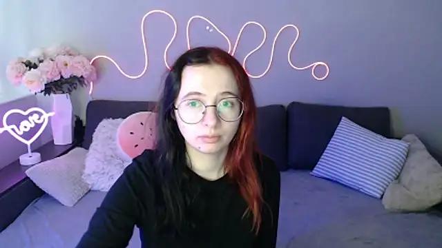 Snapshot of Mini_Diva chatting on November 10, 2025, 9:03 am Mini Diva online show from November 10, 2025, 9:03 am