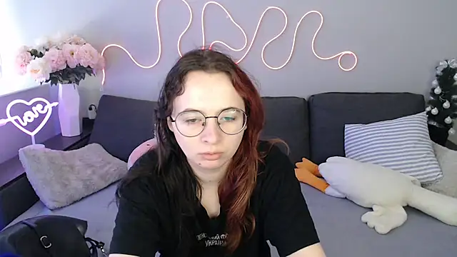 Mini Diva online show from March 14, 2026, 9:26 am