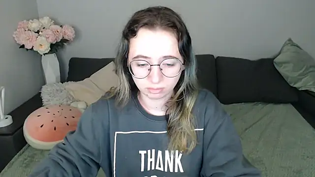 Snapshot of Mini_Diva chatting on October 24, 2025, 8:13 am Mini Diva online show from October 24, 2025, 8:13 am